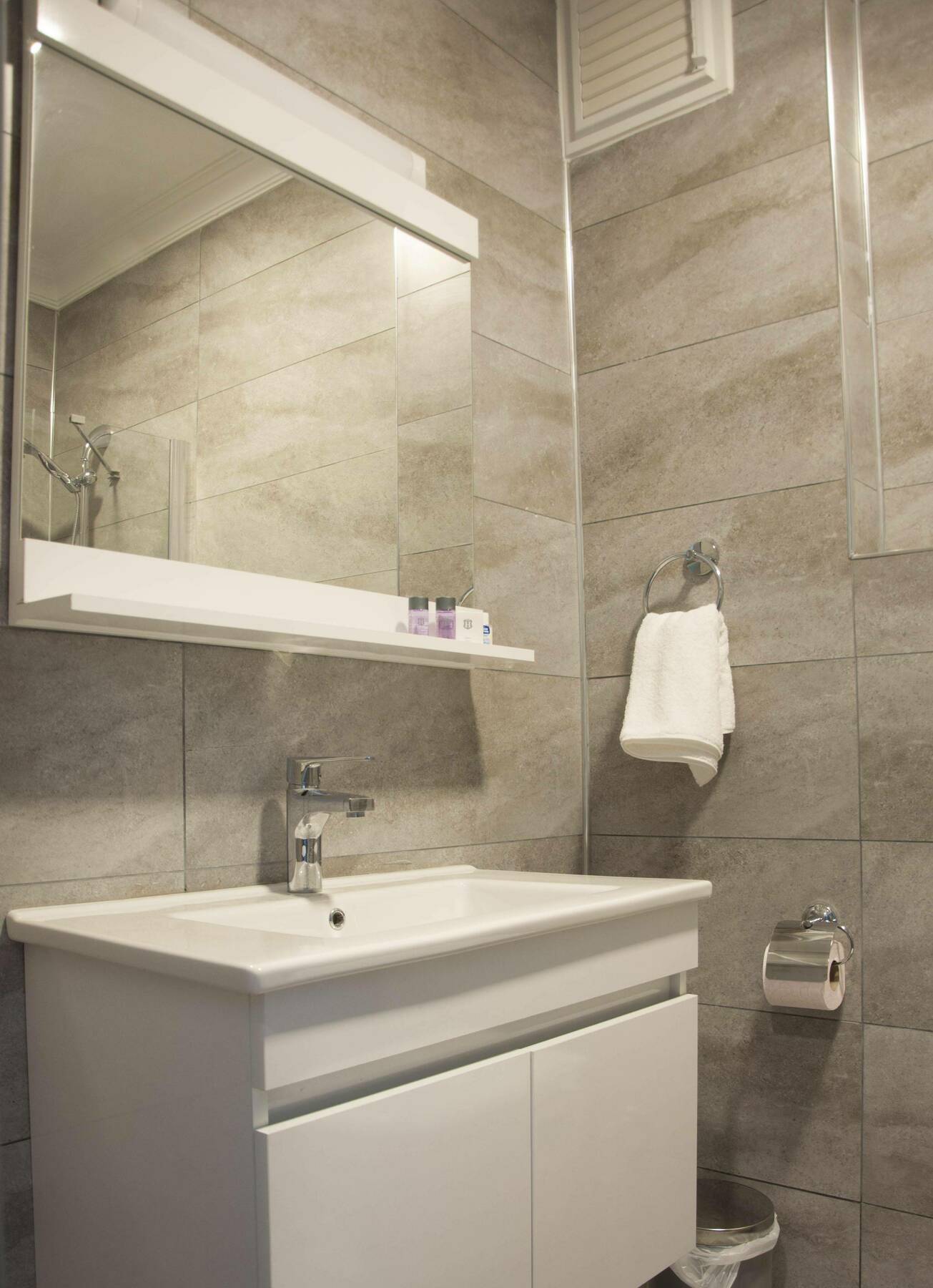 ספנג'ה Room Room Motel מראה חיצוני תמונה